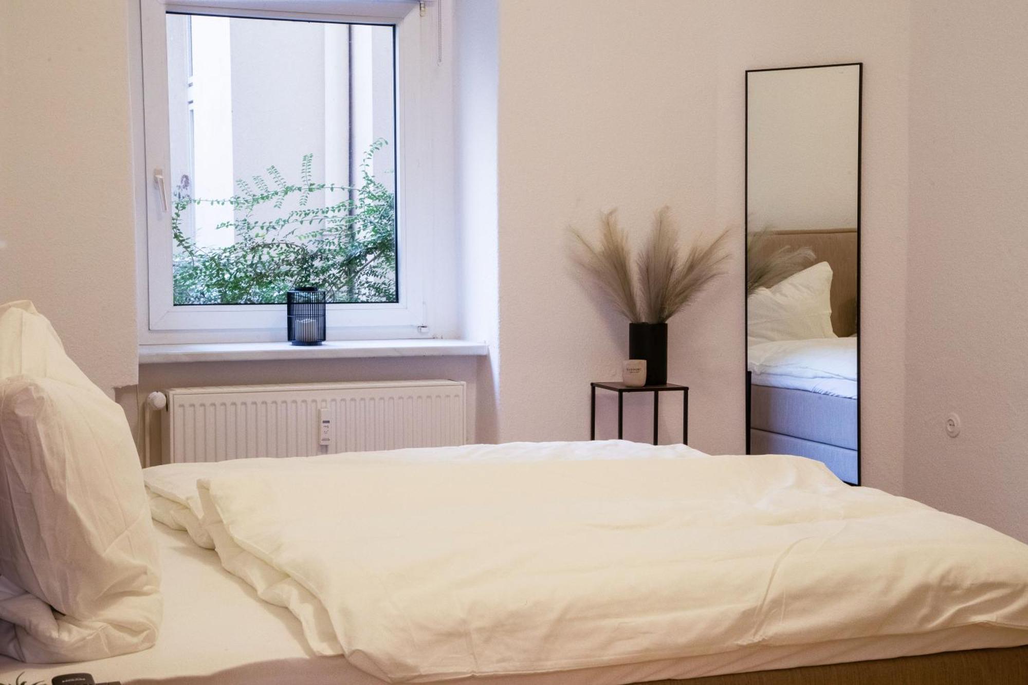 Massagesessel, King-Sized Bed, Billardtisch, 2 Couches Apartman Berlin Kültér fotó