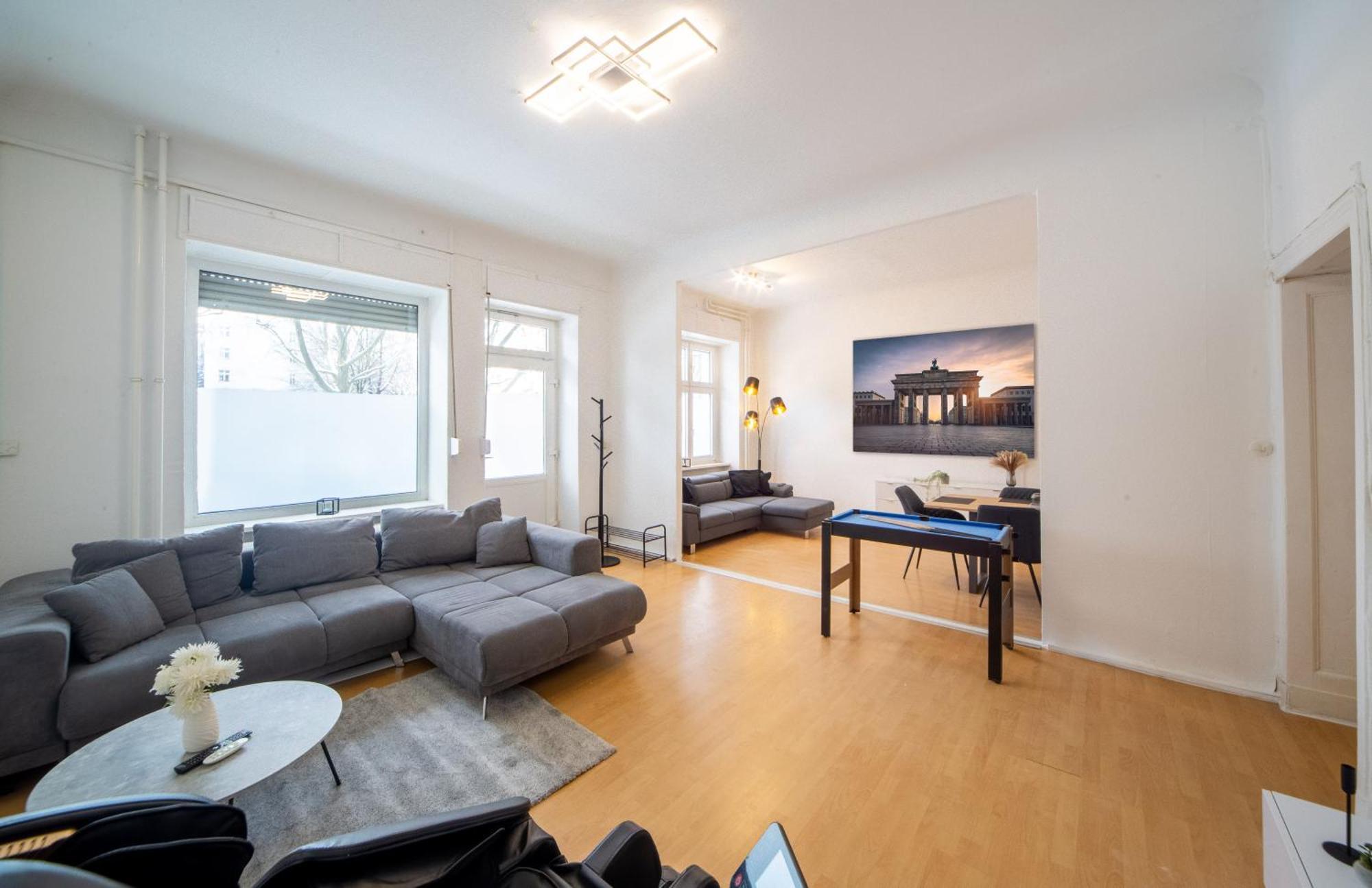 Massagesessel, King-Sized Bed, Billardtisch, 2 Couches Apartman Berlin Kültér fotó