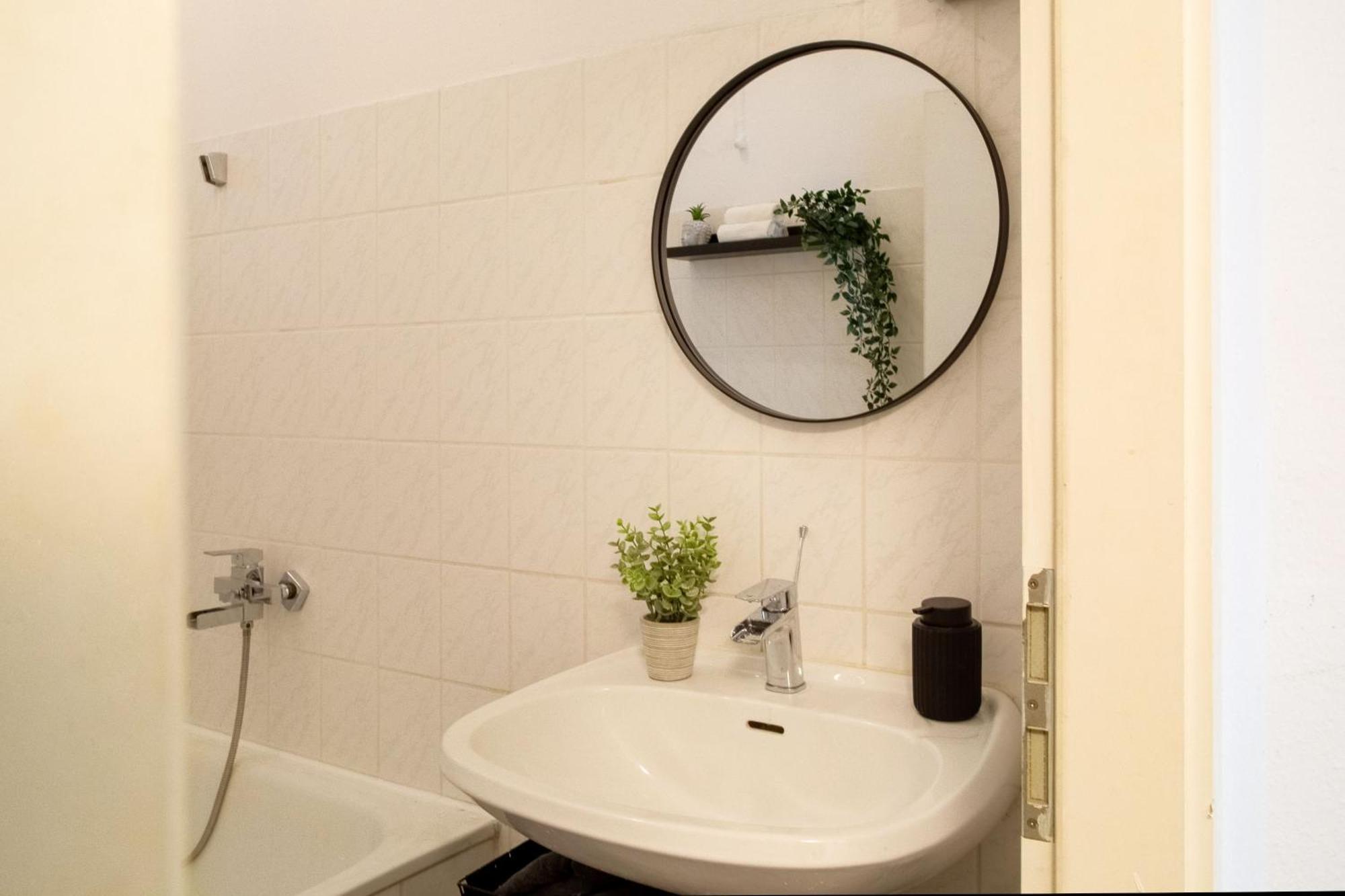 Massagesessel, King-Sized Bed, Billardtisch, 2 Couches Apartman Berlin Kültér fotó