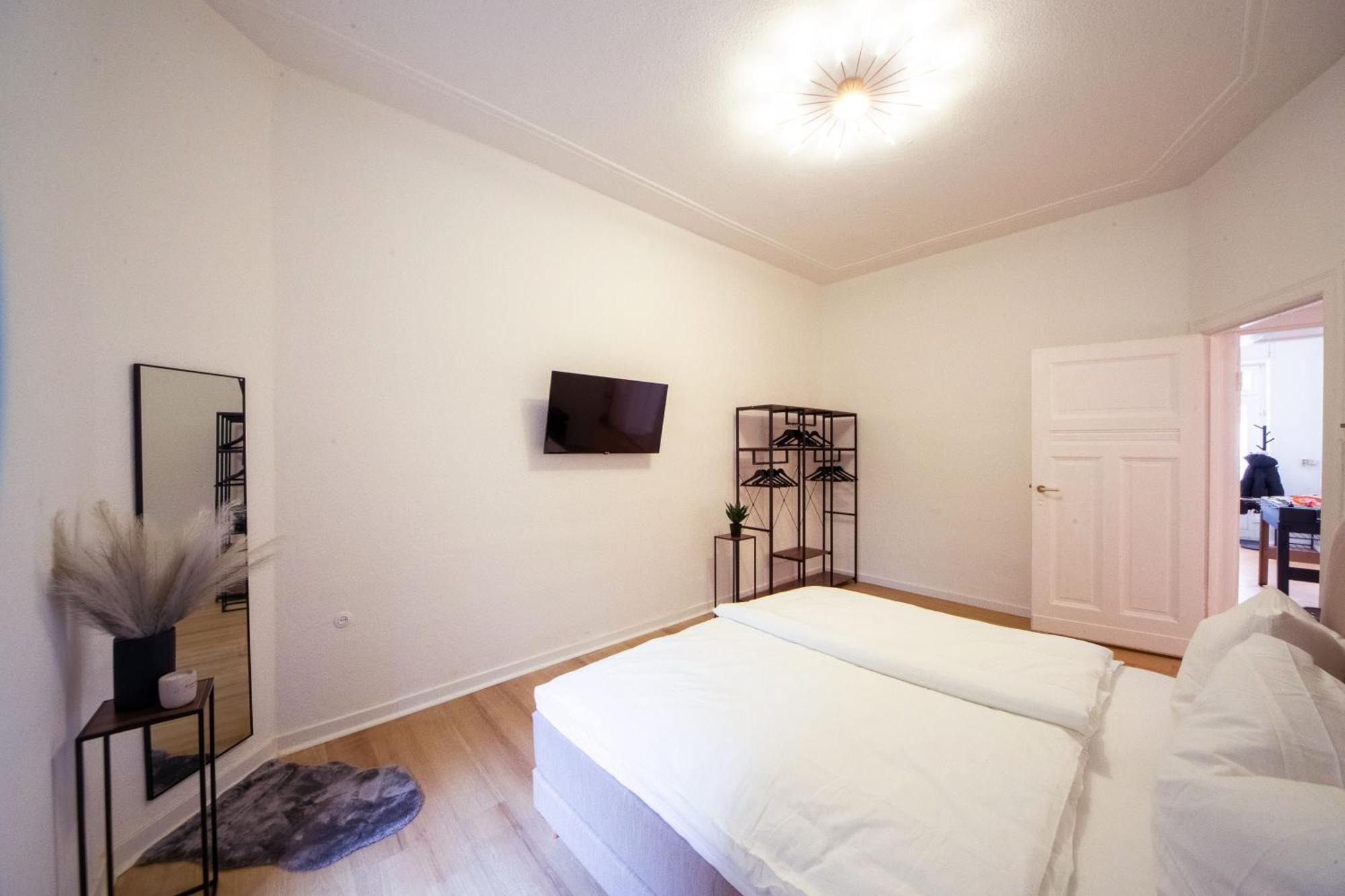 Massagesessel, King-Sized Bed, Billardtisch, 2 Couches Apartman Berlin Kültér fotó