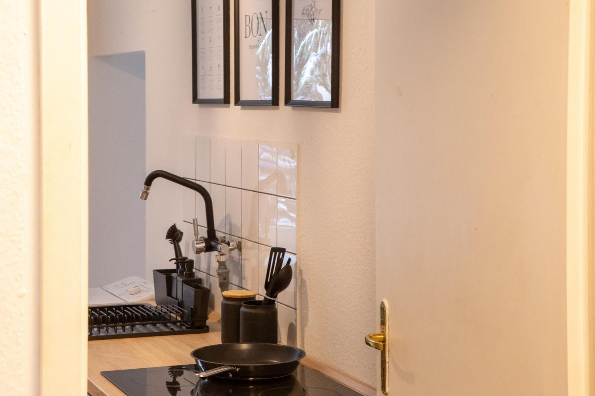 Massagesessel, King-Sized Bed, Billardtisch, 2 Couches Apartman Berlin Kültér fotó