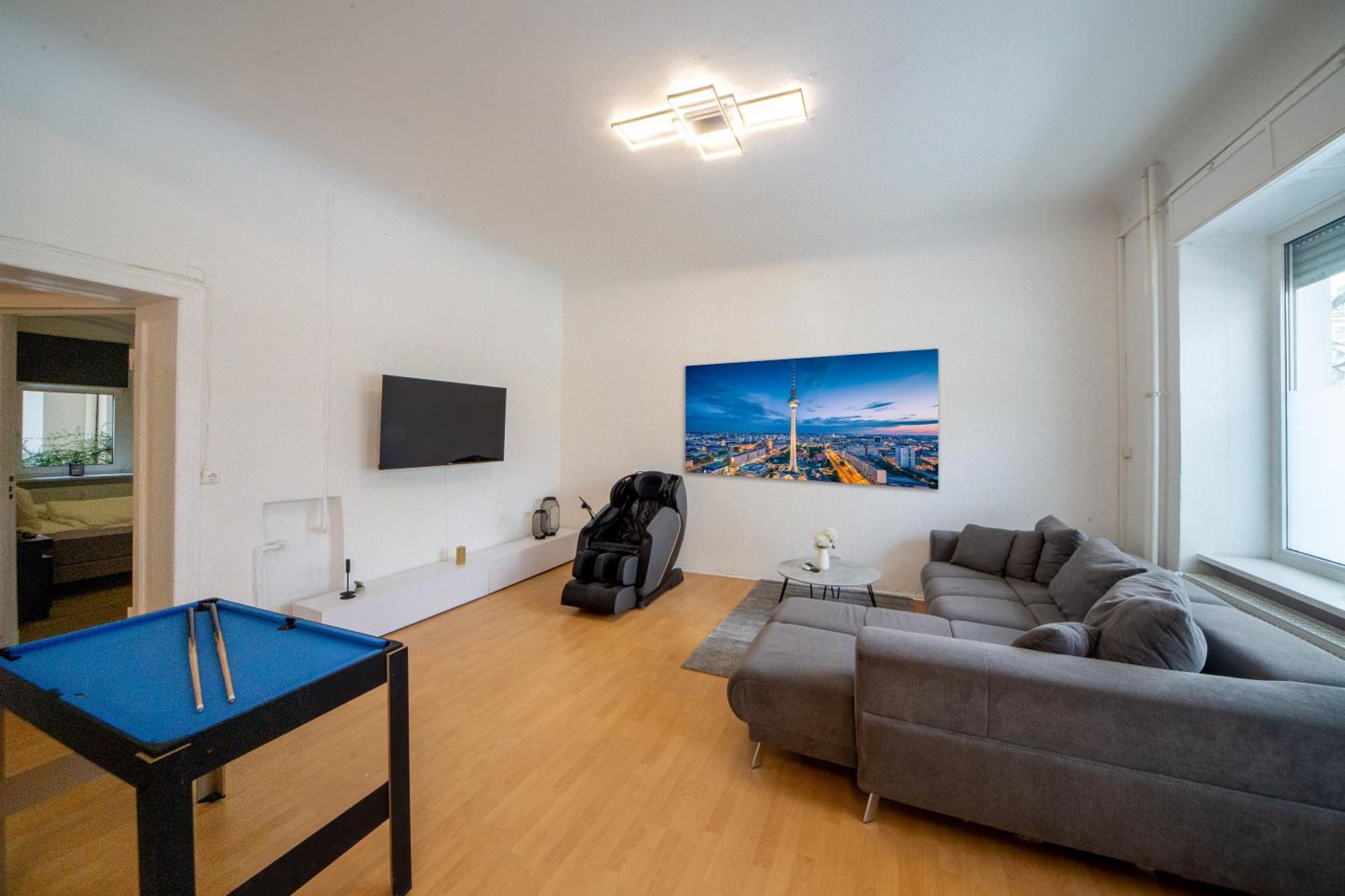 Massagesessel, King-Sized Bed, Billardtisch, 2 Couches Apartman Berlin Kültér fotó